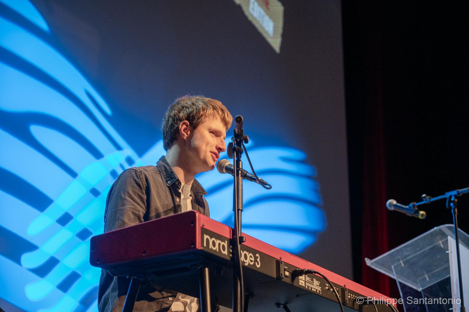 Lou en concert lors de la soirée d'ouverture - par Philippe Santantonio