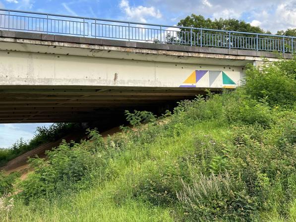 Une des peintures sur un pont de le E42
