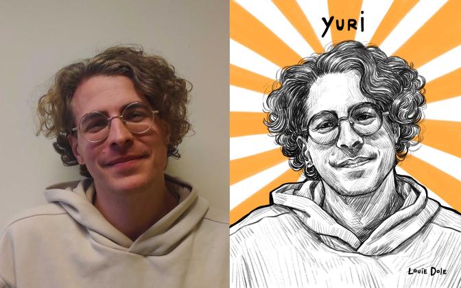 A gauche, c'est la photo de yuri. Il porte des lunettes rondes, un pull à capuche et a des cheveux ondulés. A droite, c'est l'illustration qui représente la photo. Elle est en noir et blanc sur un fond ligné jaune et blanc.