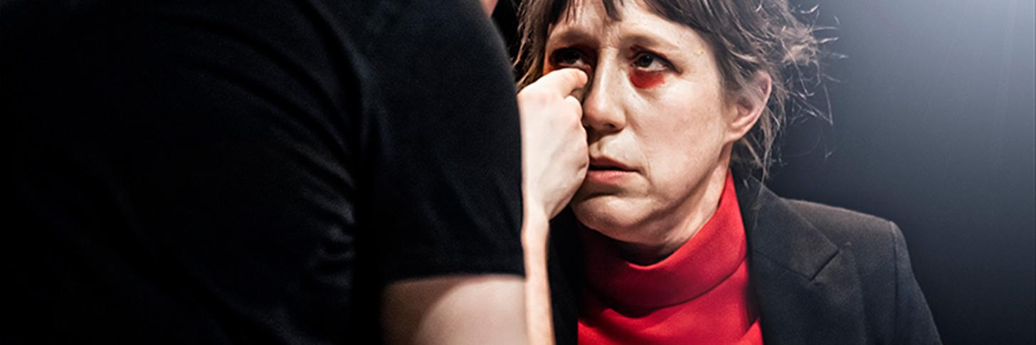 Les yeux rouges