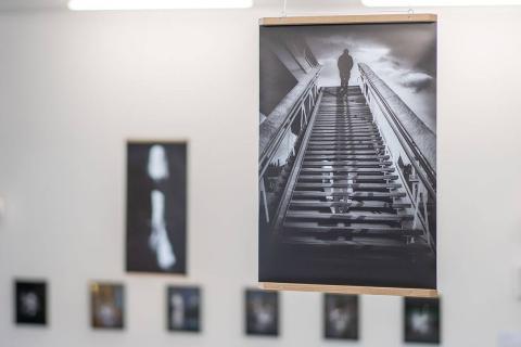 Nézir Muhadri expose "Les Passants"