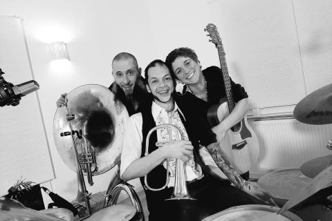 Charlotte Renwa Trio